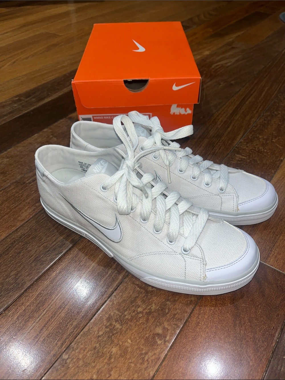 Nike Women’s Canvas Size 9 1/2 Sneakers